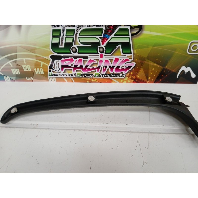 MONTANT DE PARE BRISE CLIO II RS 182 PHASE 3